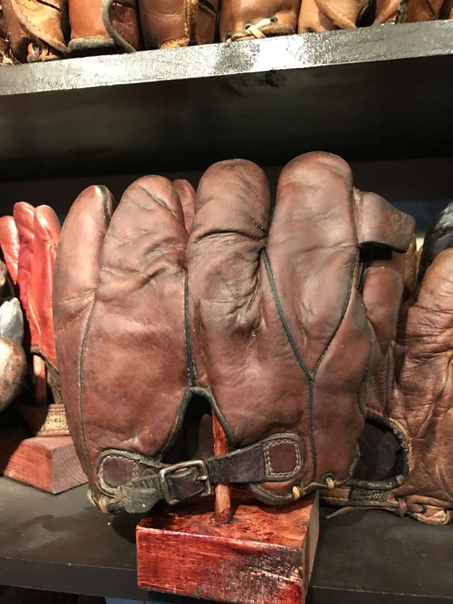 Rabbit Maranville Globe 1 Inch Web Back