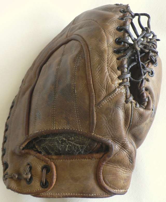 Frank McCormick Goldsmith Basemitt Back