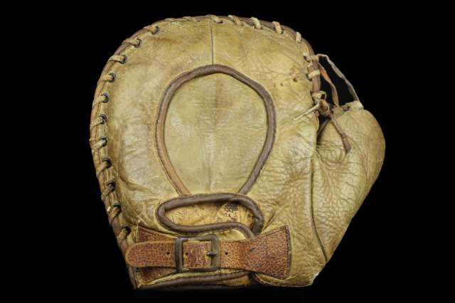 Goldsmith 148 Bear Cat Basemitt Back