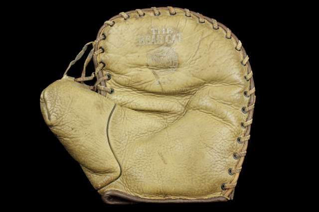 Goldsmith 148 Bear Cat Basemitt Front