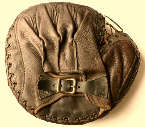 Chief Meyers Goldsmith CM Catchers Mitt Back