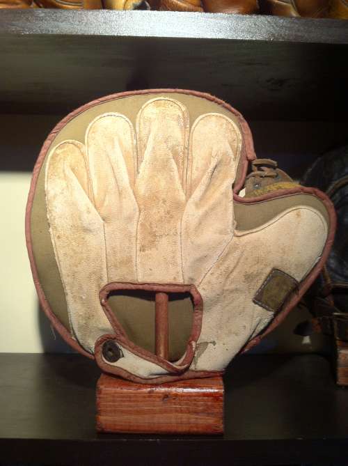 Goldsmith Catchers Mitt White Back