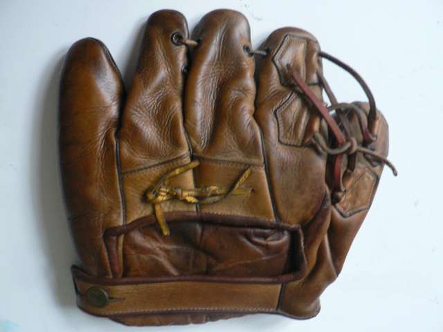 Goldsmith Valdes Model VM Back