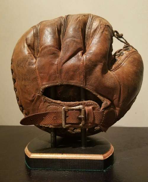 Honus Wagner Sporting Goods Catchers Mitt Back
