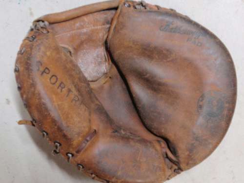 Honus Wagner Sporting Goods Sportrite Catchers Mitt Front