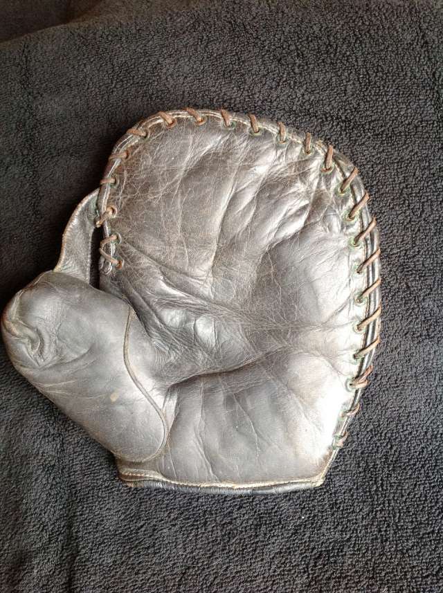 Horace Partridge 1 Inch Web Basemitt Front