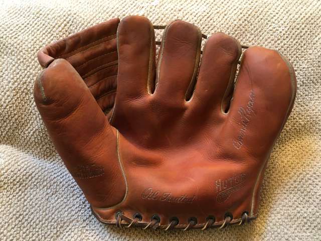 Connie Ryan Hutch 40L Front