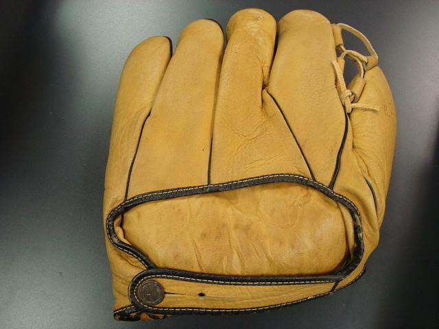 Cy Young Hutch 36-W Back