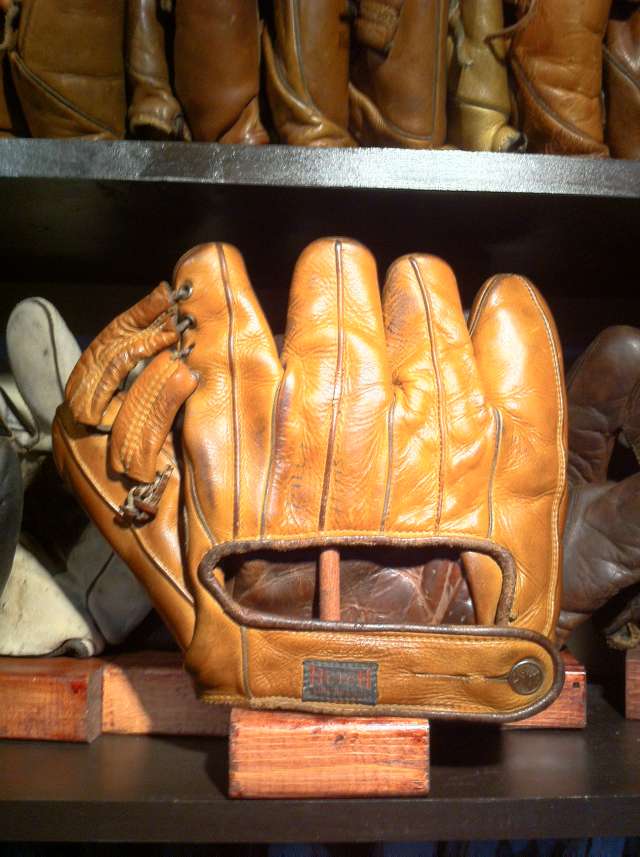 Hutch Professional Model Lefty Back