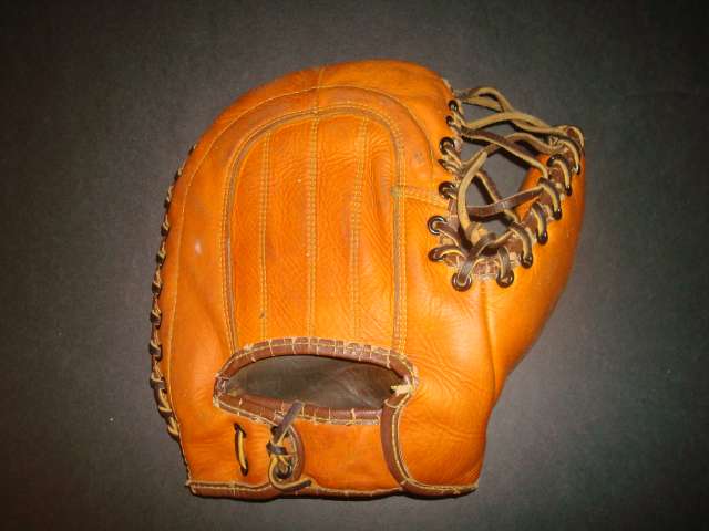 Johnny Mize Hutch 145L Back