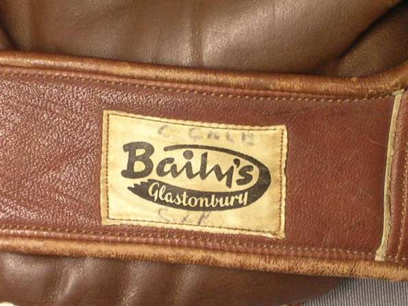 Baily's Glove Back - England ?