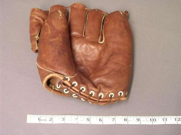 Baily's Glove Front - England ?