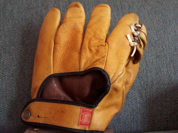 Spalding Softball Glove Back - Canada