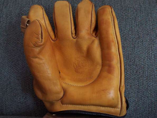 Spalding Softball Glove Front - Canada