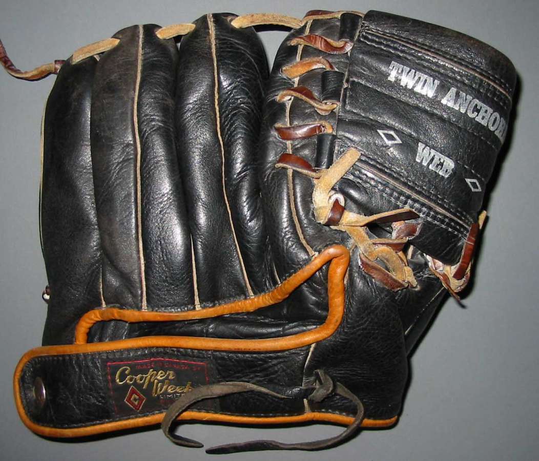 Cooper Weeks 204 1 Back Canada Imports Baseball Glove Collector