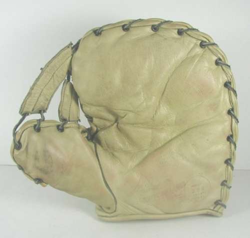 Stokes and McGown Mitt Front - Australia