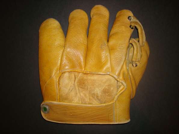 Wilson Victoria Glove Back - Mexico