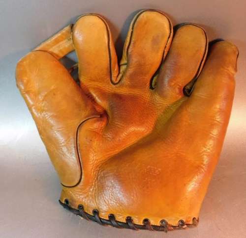 Winn Well Glove Front - Canada