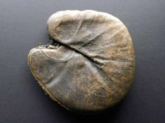 J.A. Peach L110 Catchers Mitt Front