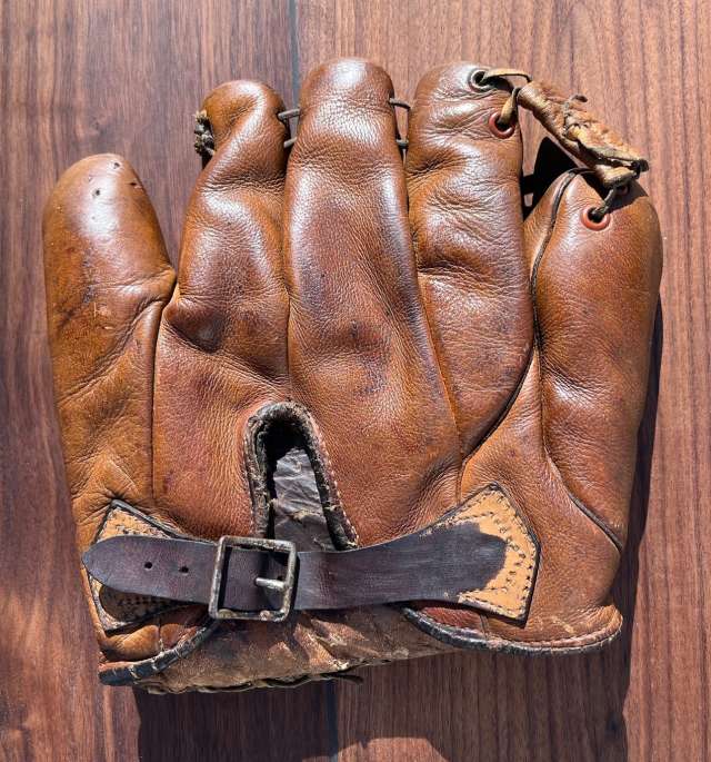 Goslin Model JC Higgins 1675 Glove Back