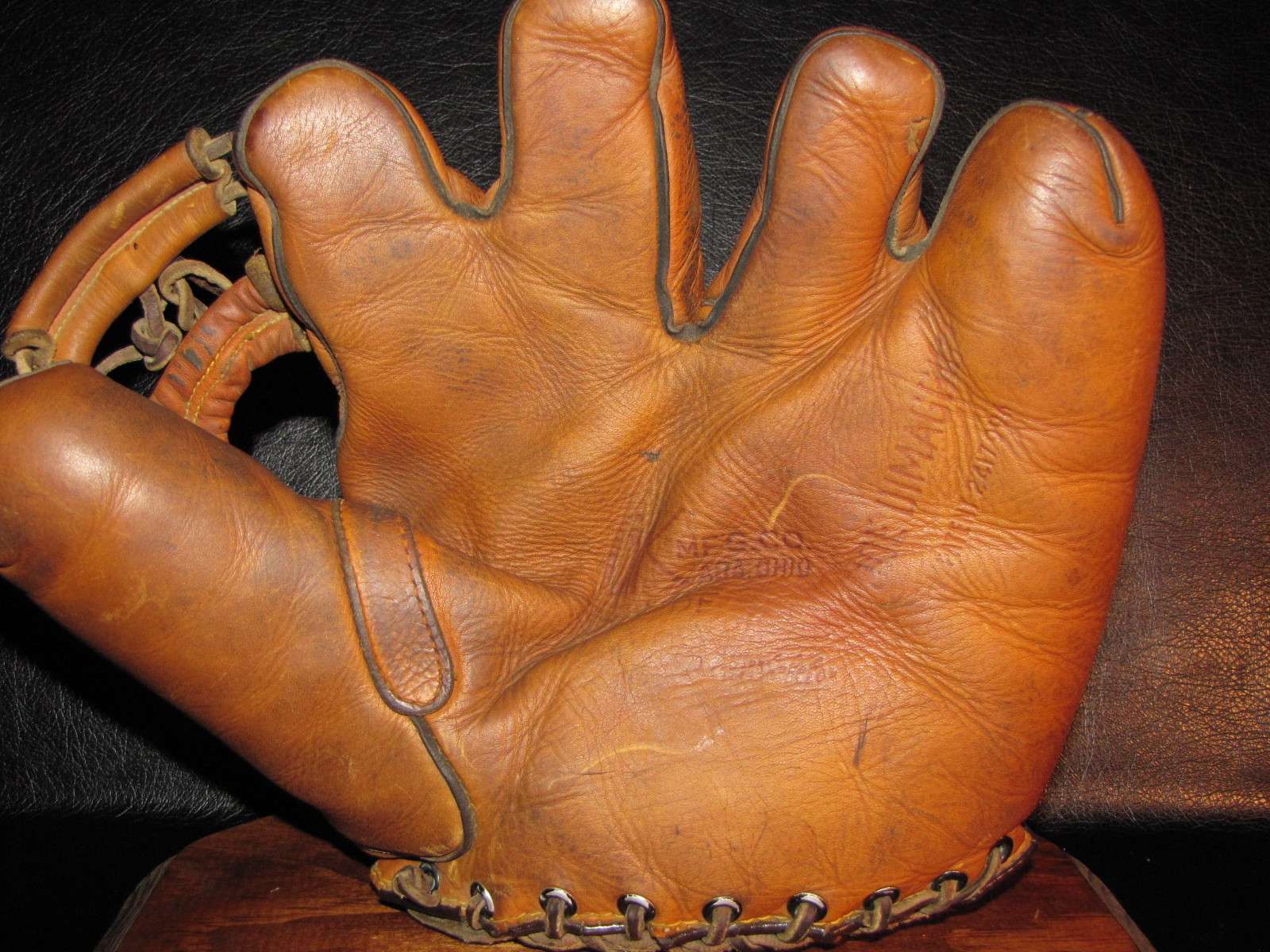 Joe DiMaggio OK Stubby Finger Front Joe DiMaggio Gloves Baseball Glove Collector Gallery