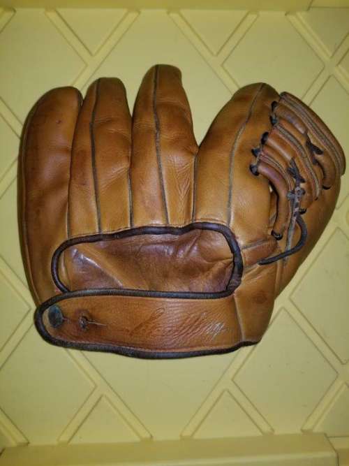 Joe DiMaggio Spalding 133 Back