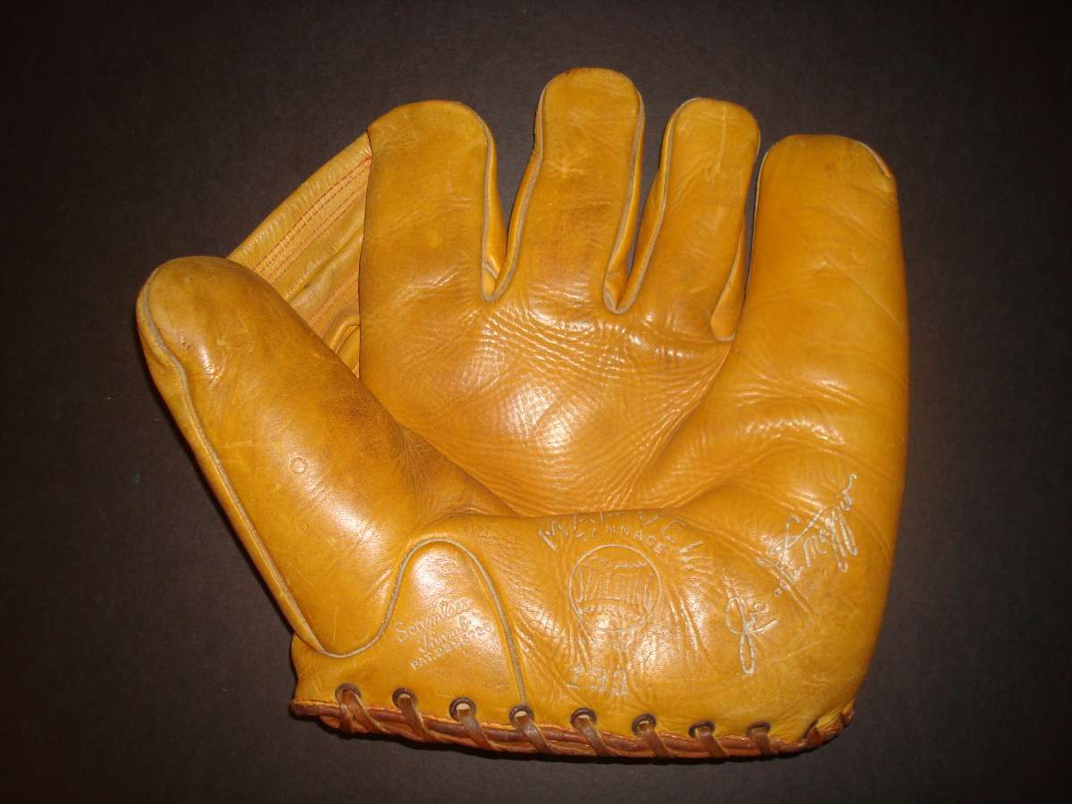 Joe Dimaggio Spalding 133 Front Joe DiMaggio Gloves Baseball Glove