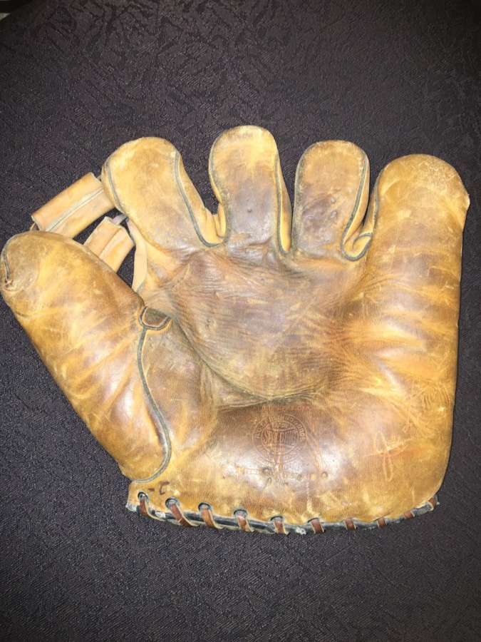 Joe DiMaggio Spalding 231 Front Joe DiMaggio Gloves Baseball Glove