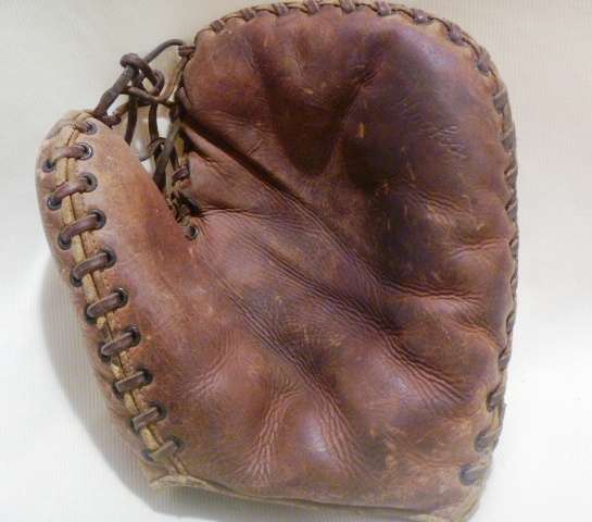 Alex Hooks Ken Wel Basemitt Front
