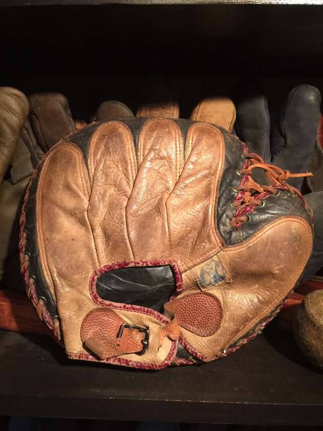 Ken Wel 9 Catchers Mitt Back