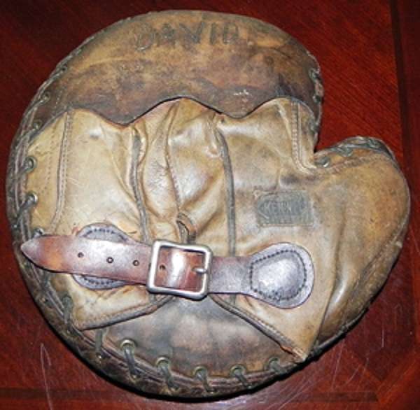 Ken Wel Decker Patent Catchers Mitt Back