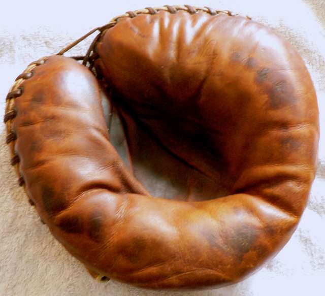 Luke Sewell Ken Wel Catchers Mitt Front