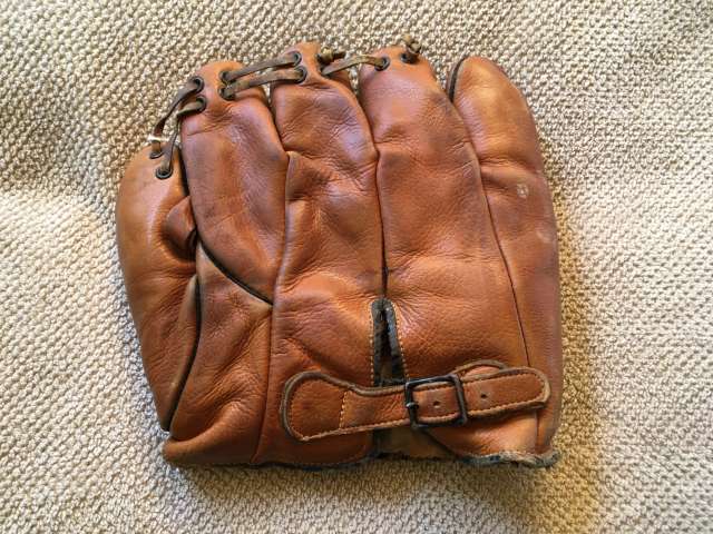 Edd J. Roush Ken Wel 300 Back