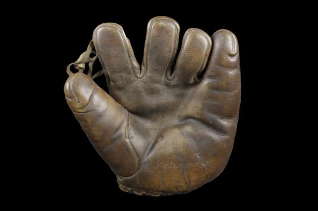 Matsuzakaya Win Glove King Patent Front