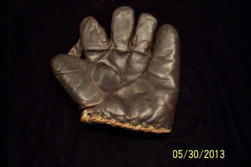 Spalding King Patent Black Front