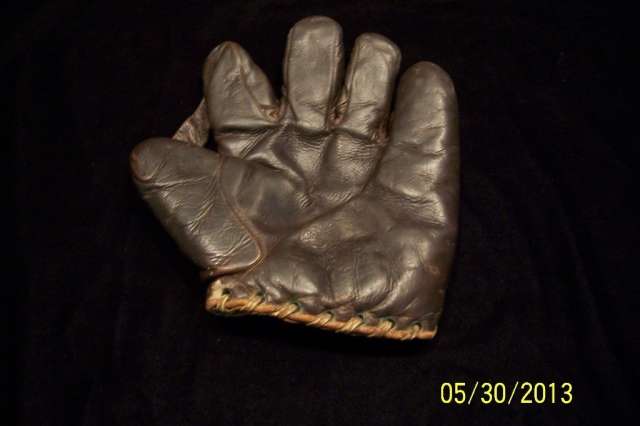 Spalding King Patent Black Front