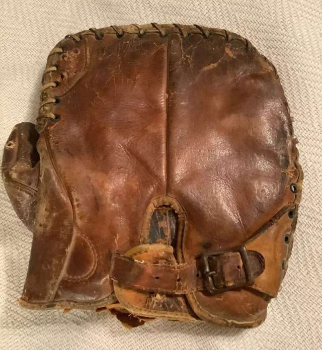 Lou Gehrig Banner Basemitt Back