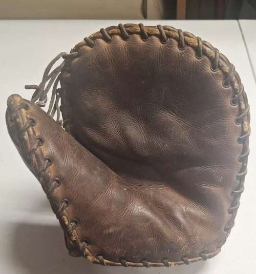 Lou Gehrig Basemitt Front