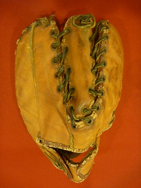 Lou Gehrig Belknap Basemitt Back