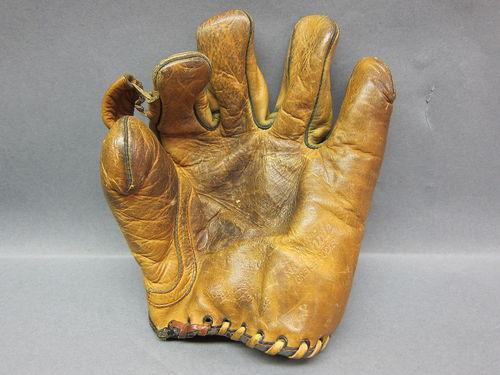 Lou Gehrig F81V Glove Front