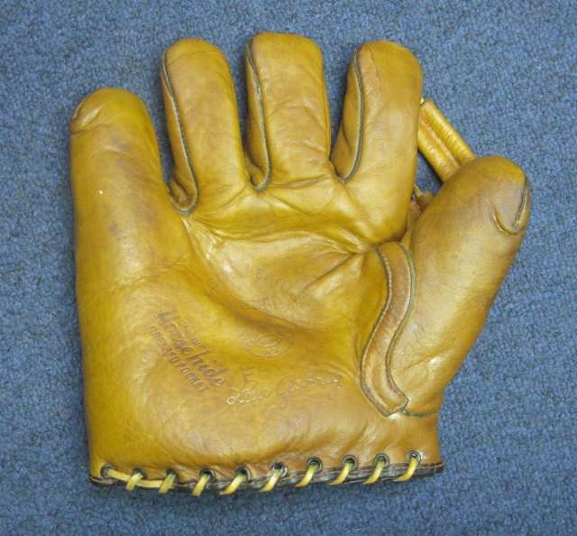 Lou Gehrig Peerless Glove Lefty Front