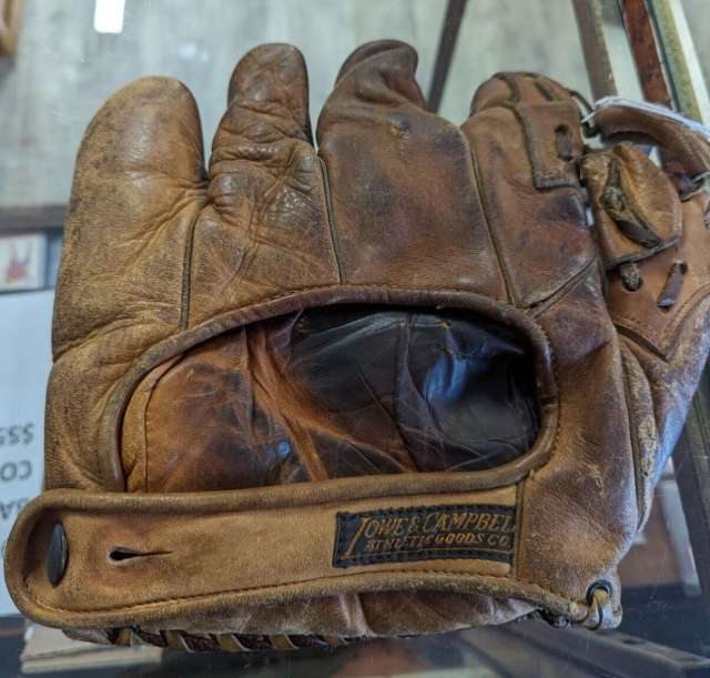 Billy Herman Lowe & Campbell Back