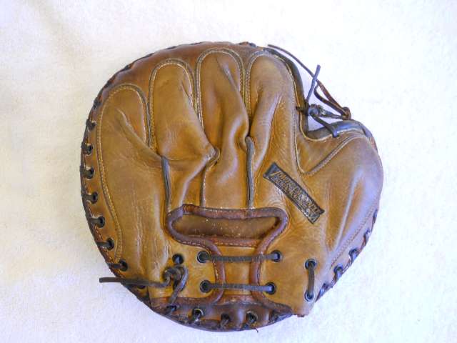 Mike Gonzalez Lowe & Campbell A40 Back