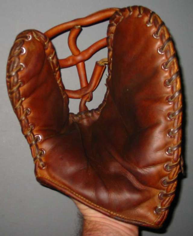 MacGregor Goldsmith Snare Mitt Front