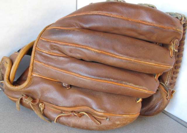 MacGregor KC1 Kangaroo Glove Back