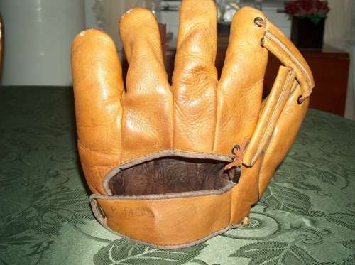 Carl Hubbell Marathon Back