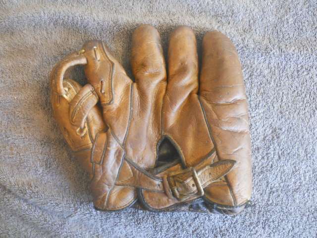 Monte Pearson Marathon 4233 Back