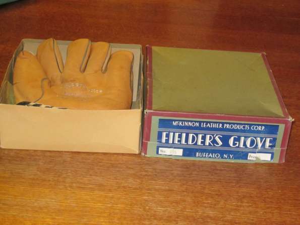 McKinnon Glove Box