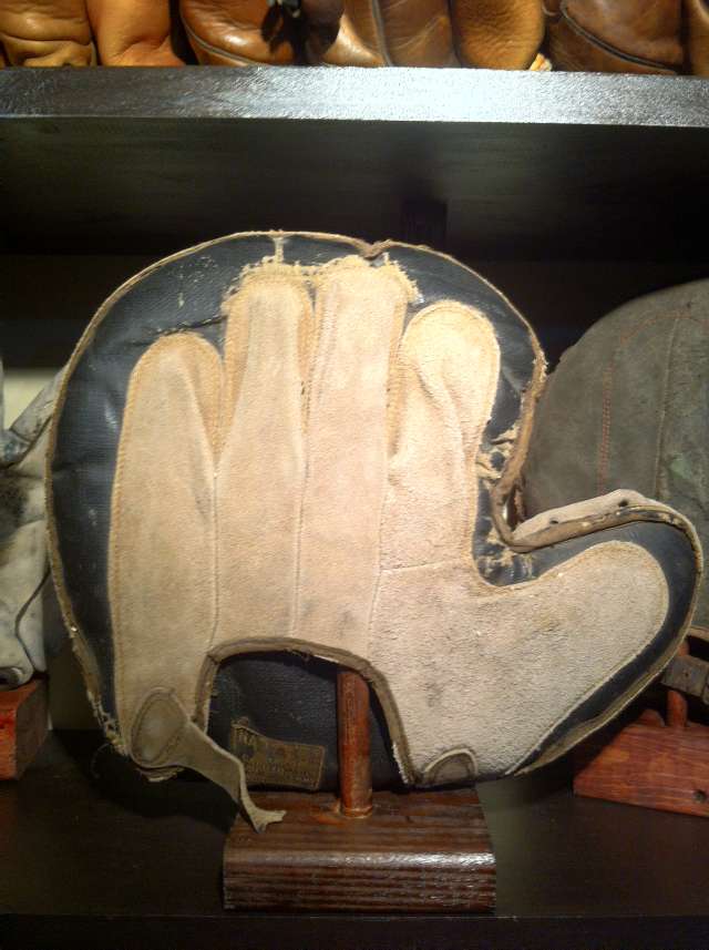 Nap-A-Ite Catchers mitt Back