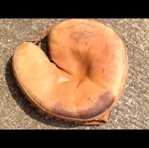 Neumann Newvine 382 Catchers Mitt Front